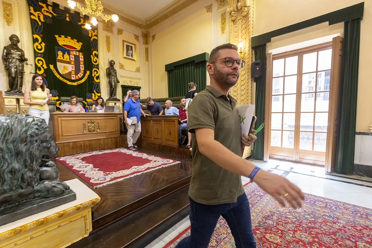 Vox coloca ya en el debate el punto más radical de su discurso antiinmigración para poner a prueba al PP sobre 