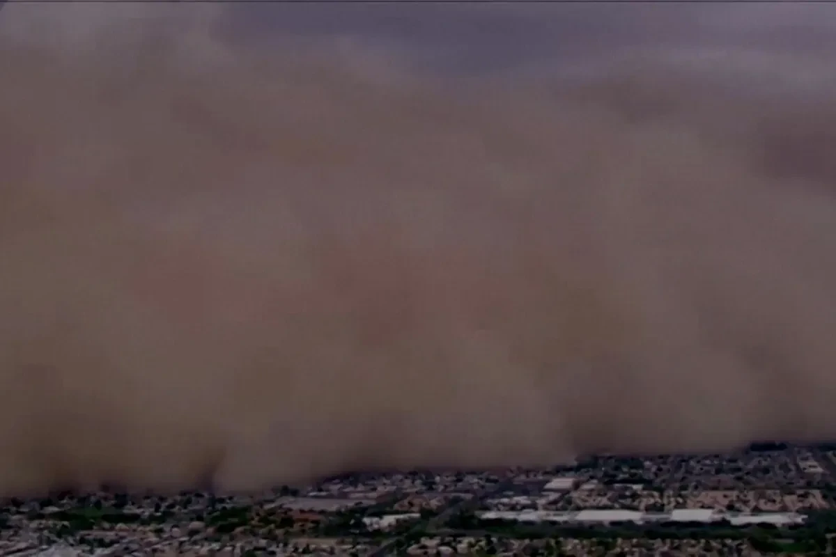 Una tormenta de arena engulle varias poblaciones de Arizona