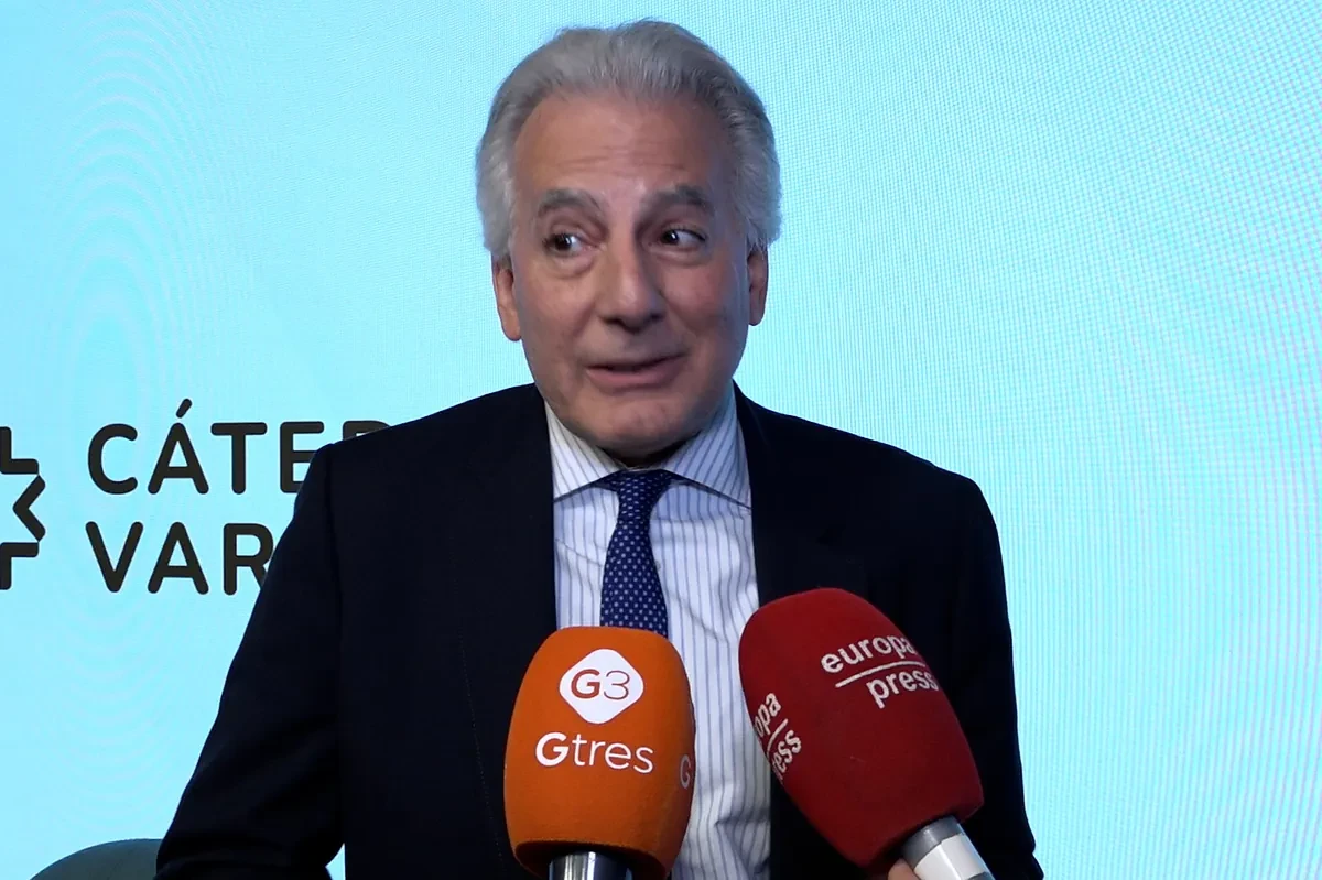Álvaro Vargas Llosa relata cómo su novia, Nada Chedid, le abandonó de forma inesperada mientras su padre 