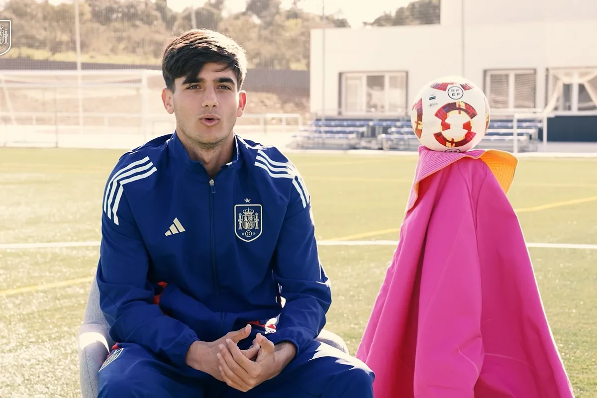 El hijo de Morante de la Puebla se estrena en la selección española sub'18 de fútbol