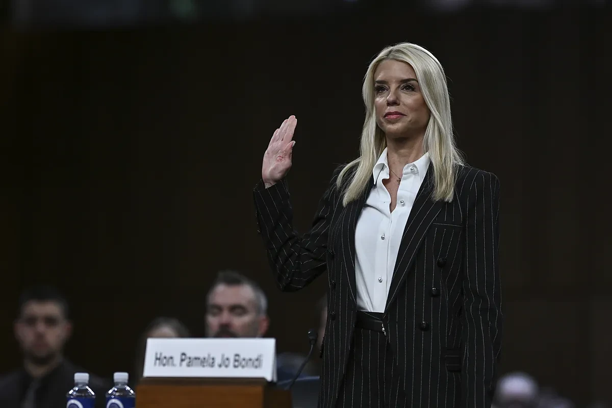 Pam Bondi, la explosiva sesentona a la que Trump nombró fiscal general