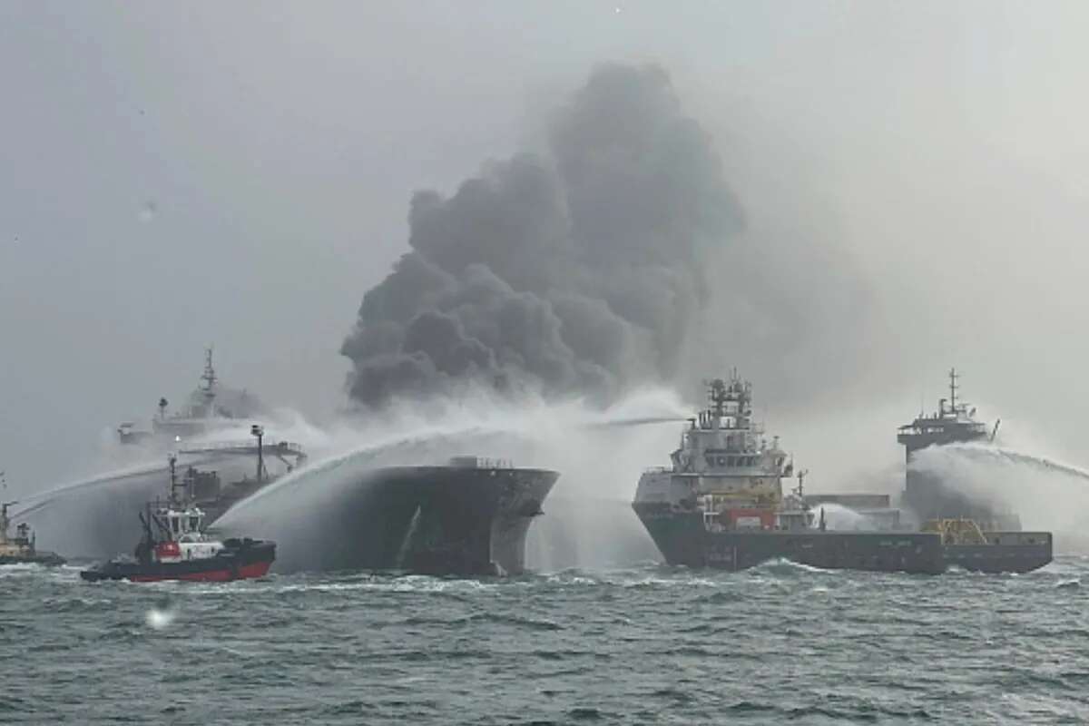 Un carguero y un petrolero chocan en el Mar del Norte: evacuados los 37 tripulantes con un herido