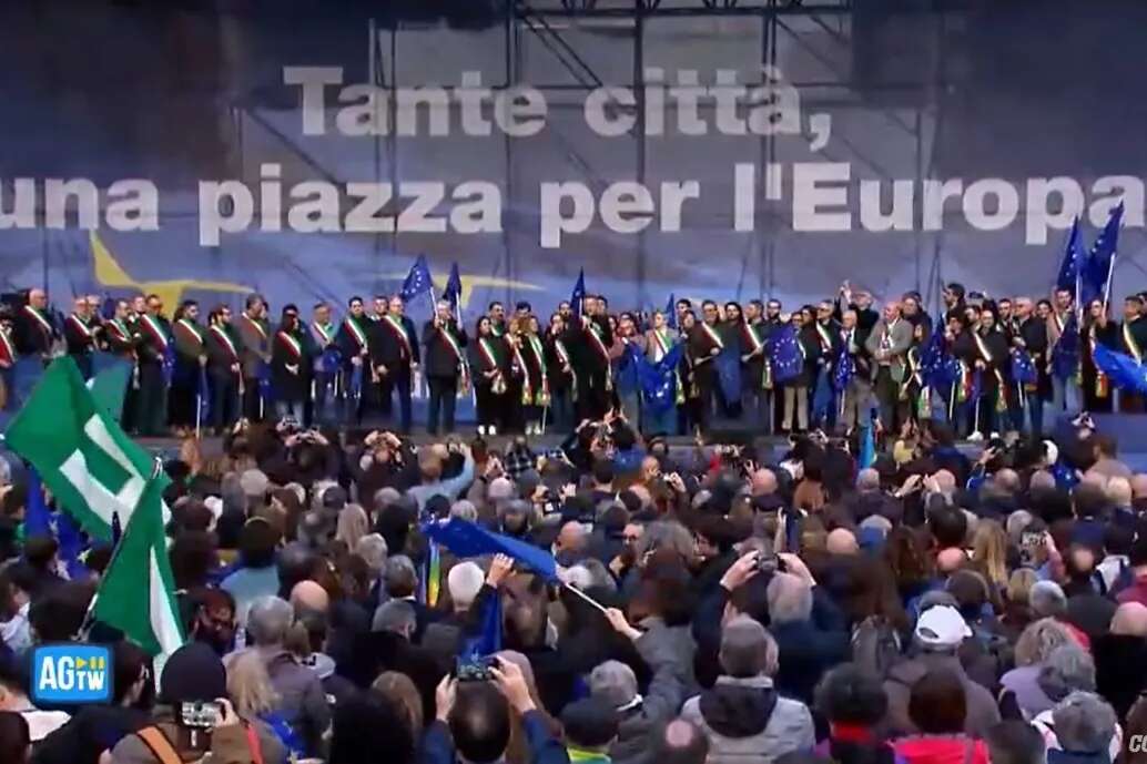 Miles de personas se manifiestan en Roma para reafirmar los valores fundacionales de la Unión Europea y relanzar la unidad