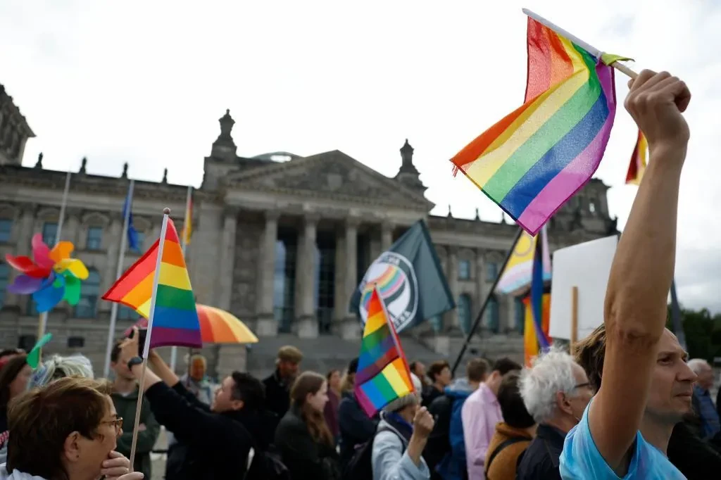 Los diputados alemanes, obligados a retirar banderas LGTBI de sus oficinas