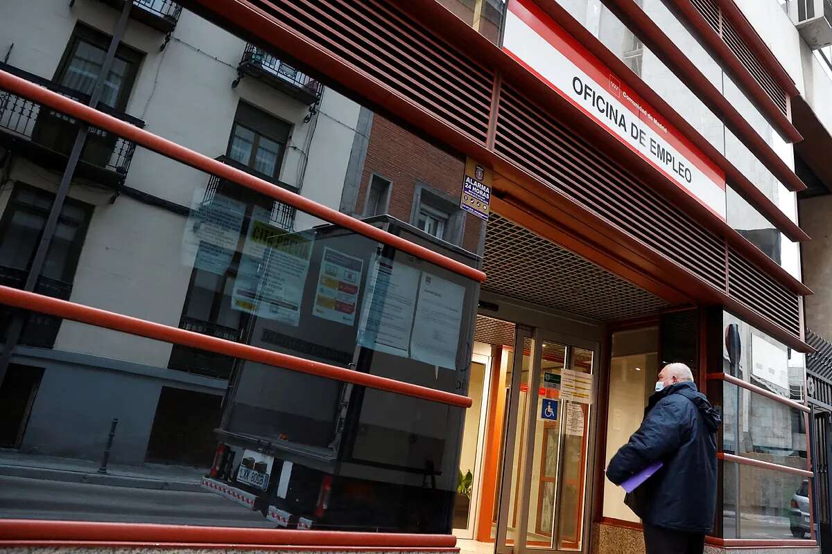 El mercado laboral recupera pulso en febrero con 100.340 nuevos empleos y 6.000 parados menos