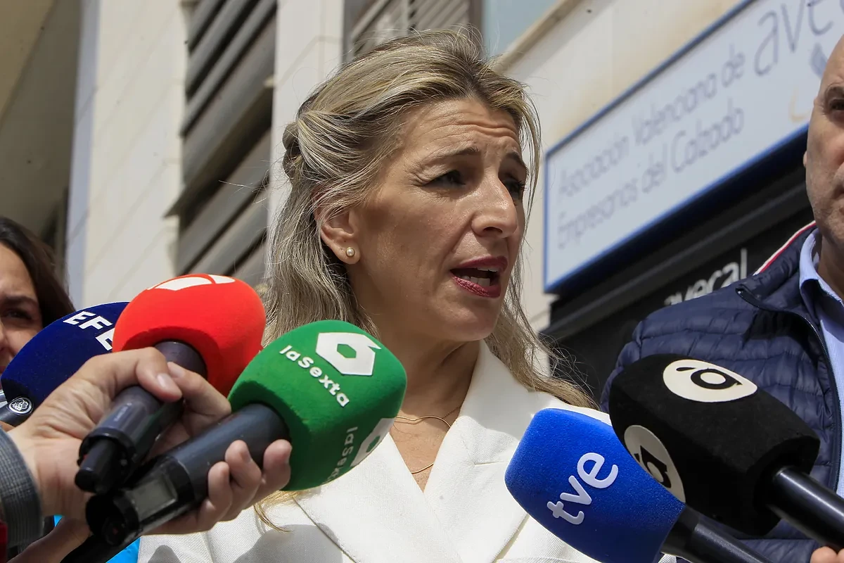 Díaz despliega su agenda de 2025 sin apoyos a la vista: reducción de jornada 
