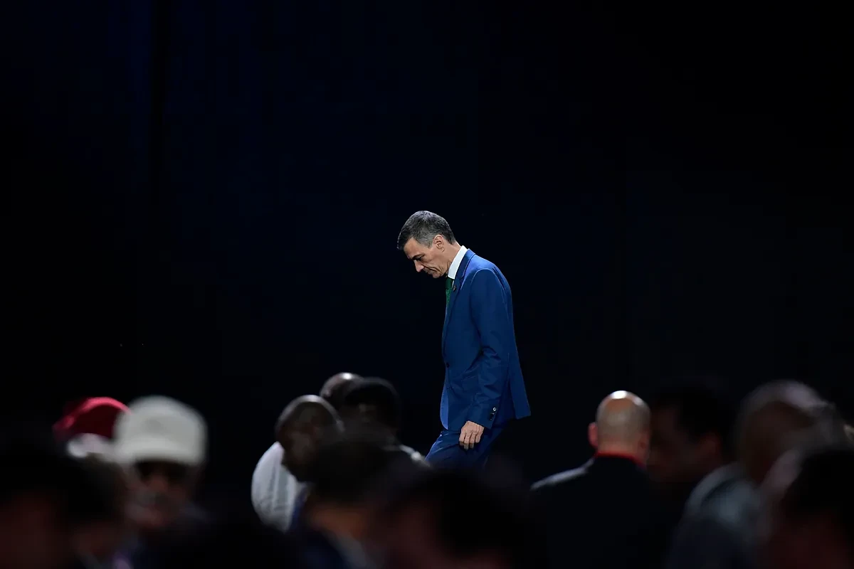 Sánchez exhibe en Sevilla compromiso social y afianza su rol frente a Trump: 