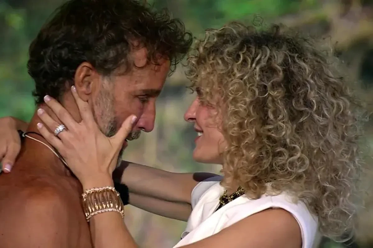 El apasionado reencuentro entre Álvaro Muñoz Escassi y Sheila Casas tras salir de Supervivientes, con declaración de amor incluida: 