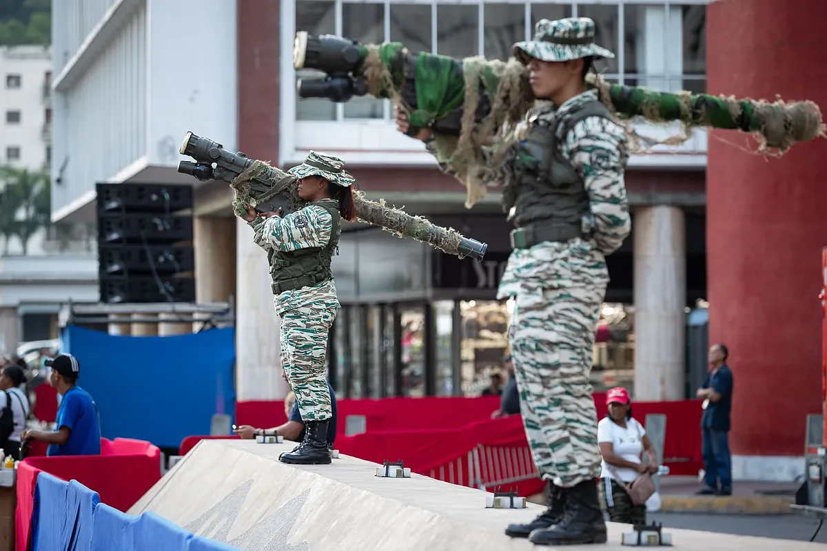 El portaviones Gerald Ford se suma por fin al despliegue en el Caribe y Venezuela anuncia fase superior