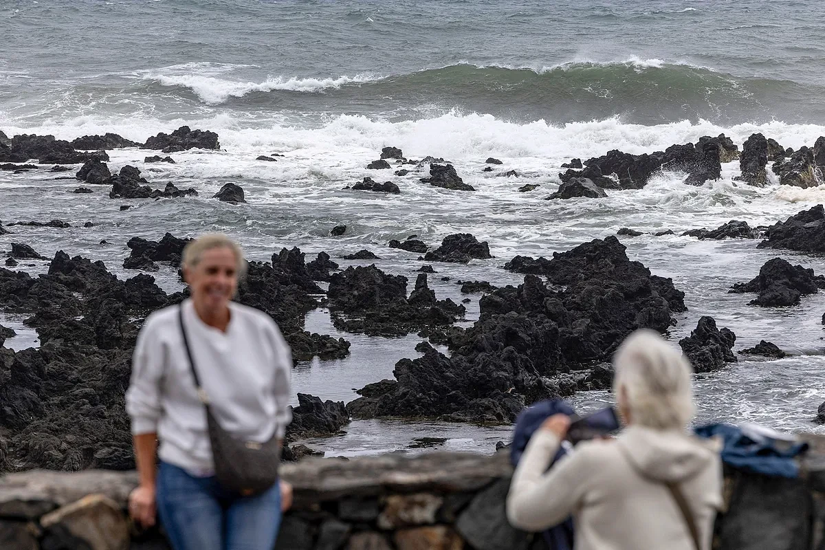 El huracán Gabrielle llegará el domingo a la Península convertido en borrasca, con viento, lluvia y olas de cinco metros