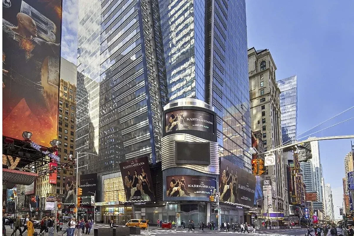 Pisos baratos en una lujosa torre de oficinas de Times Square