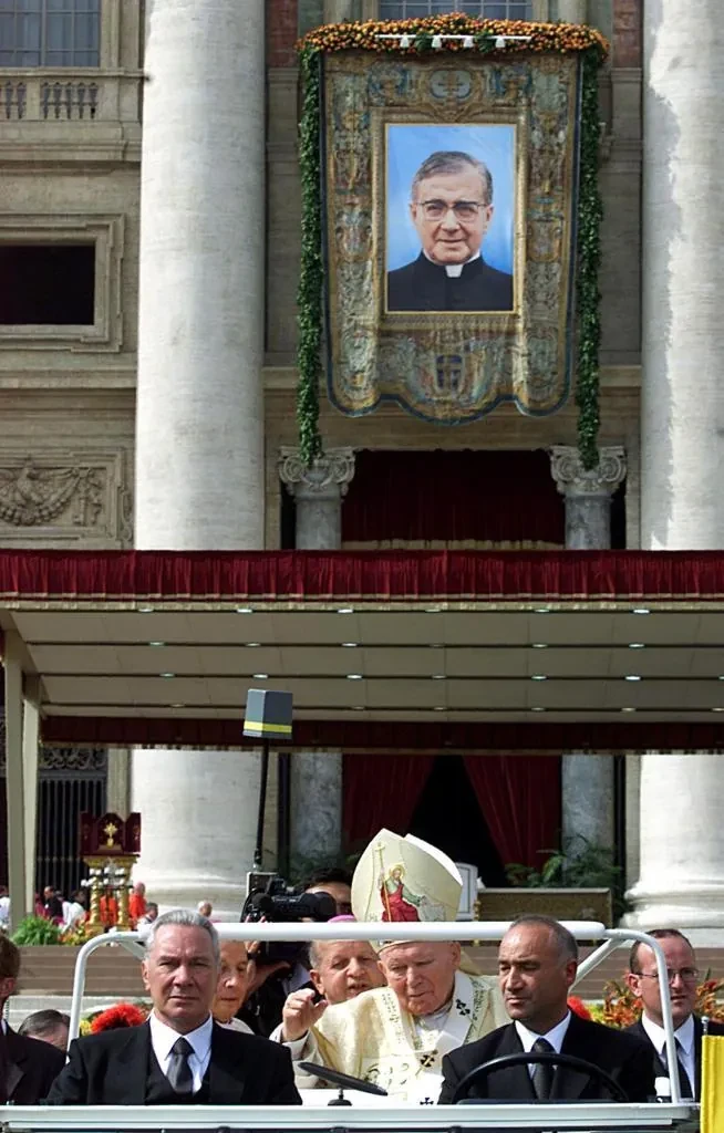 En el 50 aniversario del fallecimiento de san Josemaría Escrivá: sembradores de paz y de alegría