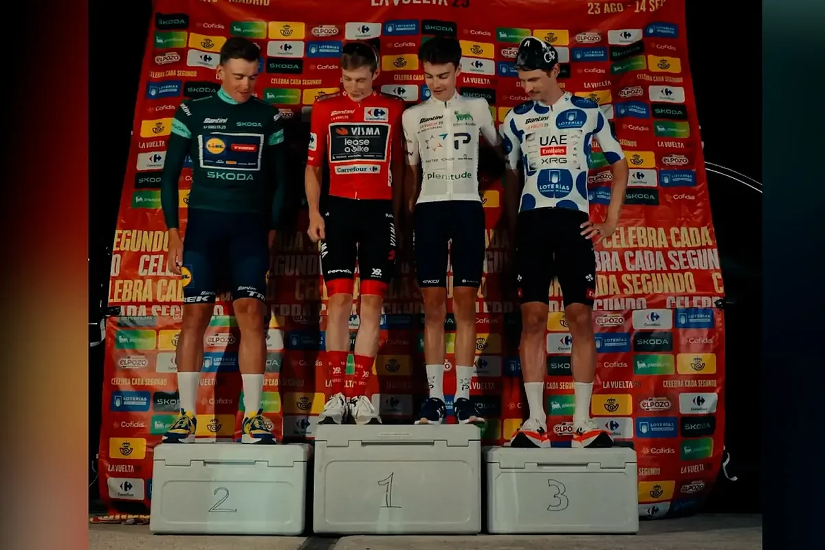 Así fue el podio improvisado de la Vuelta a España tras su suspensión por los disturbios contra Israel