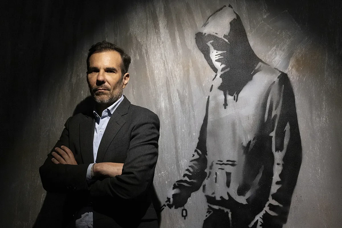 Banksy, al fin desenmascarado por un detective español que aporta datos irrefutables sobre su auténtica identidad