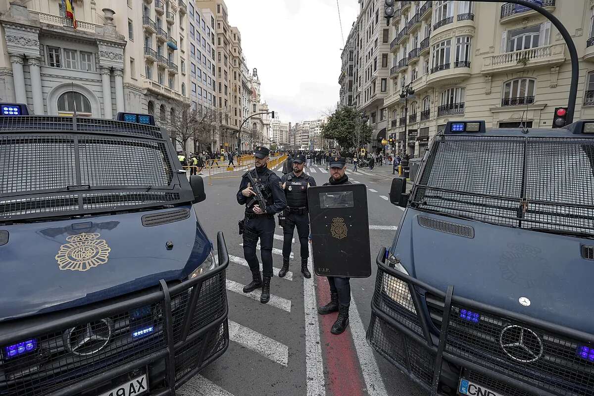 La Policía detiene a un menor y busca a otros dos huidos por el asesinato de una trabajadora social en un piso tutelado en Badajoz