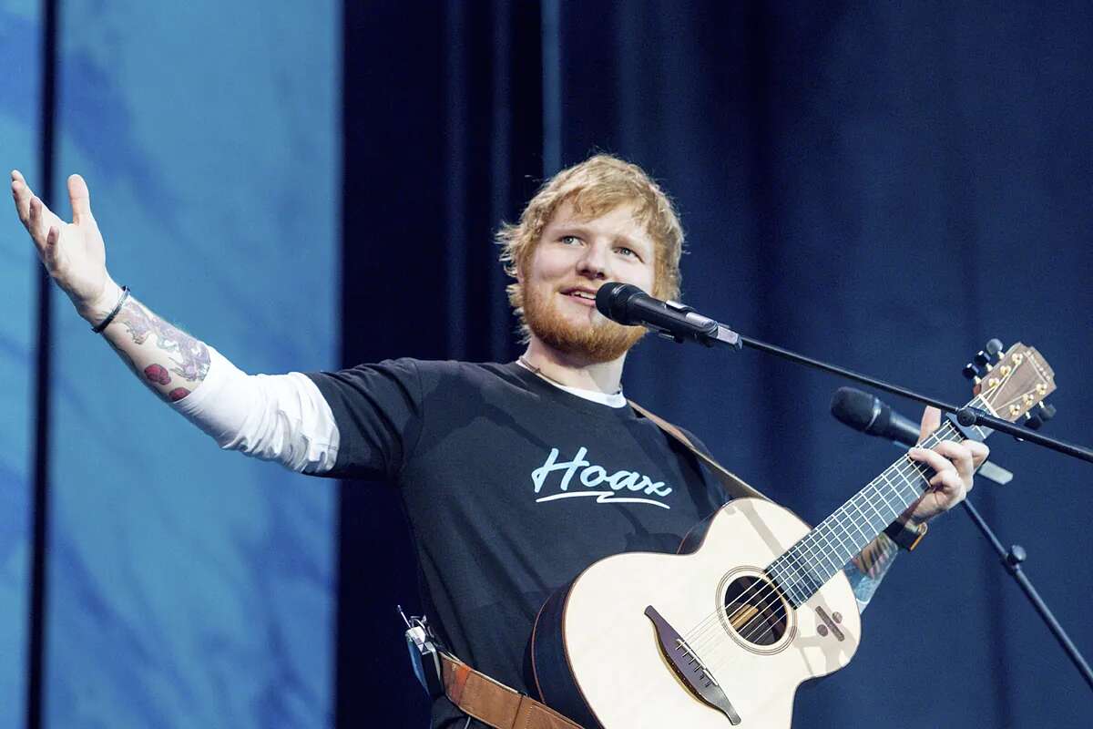 Ed Sheeran sorprende con un concierto espontáneo al aire libre en Nueva Orleans y estrena un nuevo tema