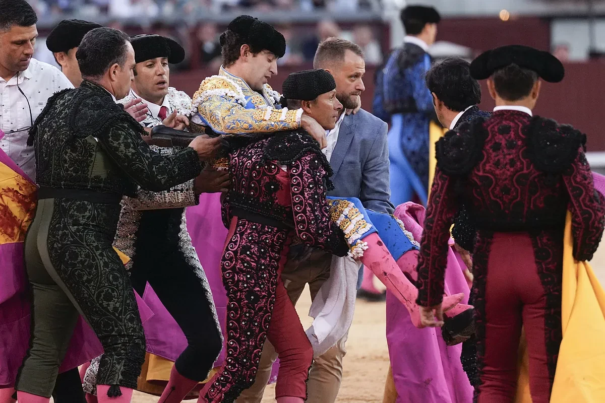 Víctor Hernández recibe el alta hospitalaria tras su grave cornada en Las Ventas