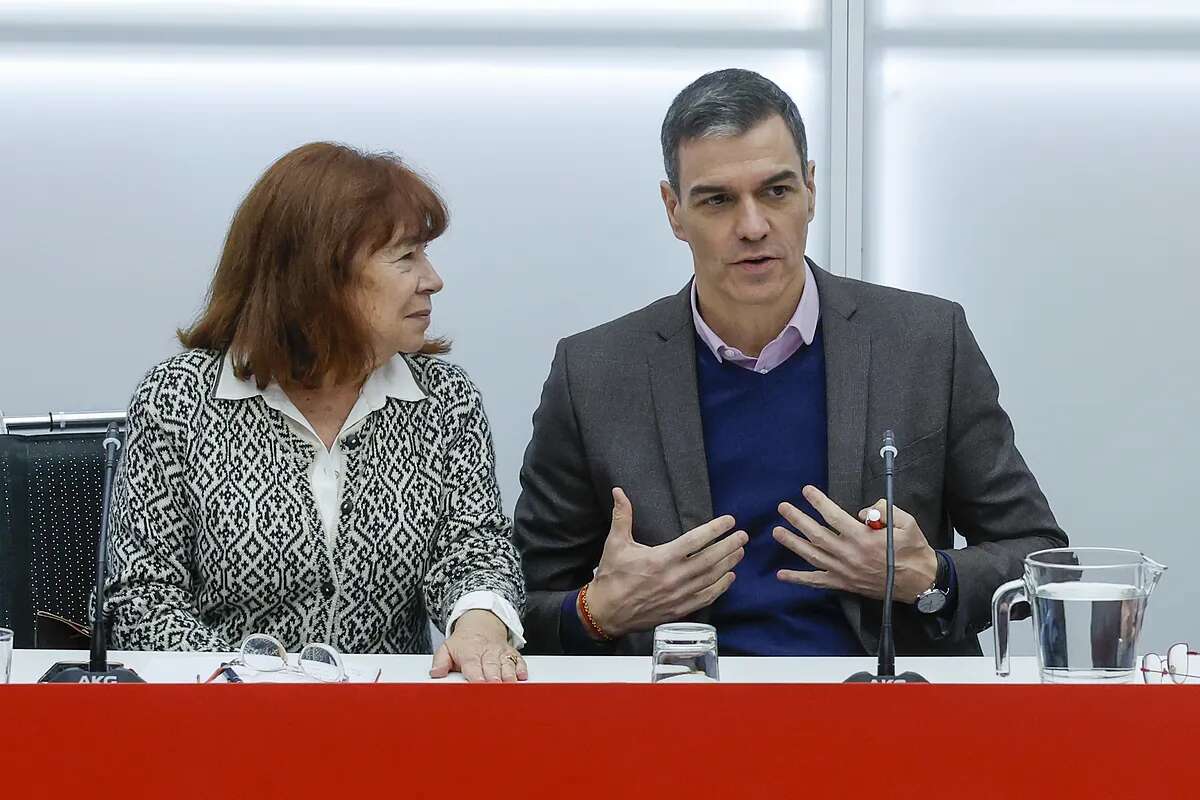 Sánchez obvia ante la Ejecutiva del PSOE la delegación de las competencias de inmigración a Cataluña pactada con Junts y los apoyos con los que cuenta para aumentar el gasto en Defensa