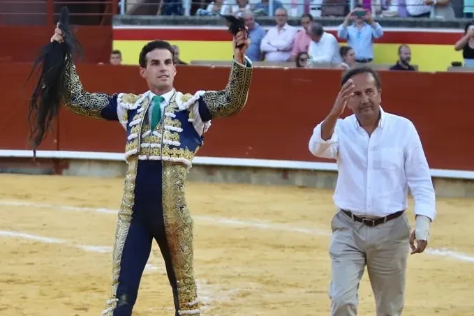 Cojo y Acomplejado: la historia de un gran toro y el idilio entre Fernando Adrián y Zacarías Moreno