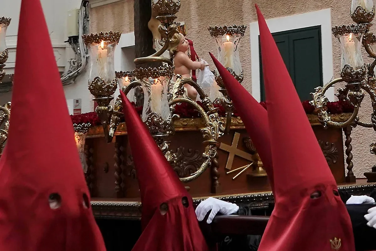 ¿Cuál es el orígen histórico del capirote que llevan los nazarenos en Semana Santa?