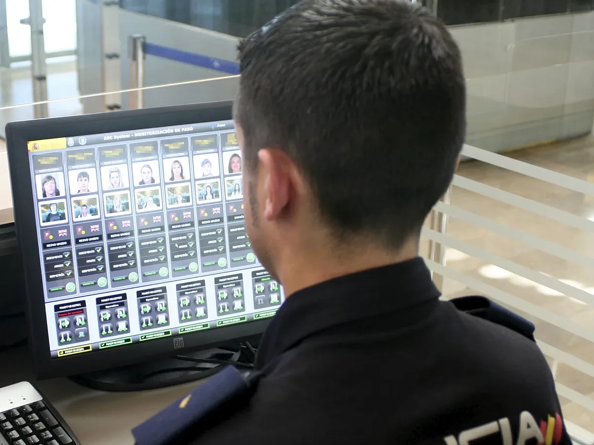Interior obligó a incluir material para los polémicos servidores de Huawei en un contrato para el Sistema Integral de Control de Fronteras de la Policía Nacional