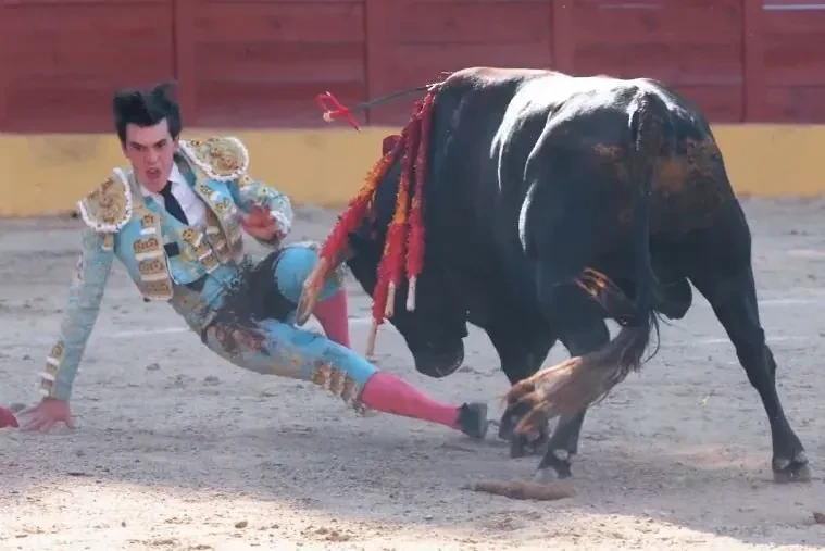 Sergio Rollón, operado con éxito en La Paz de la gravísima cornada, pasará las próximas 48 horas en la UVI: 