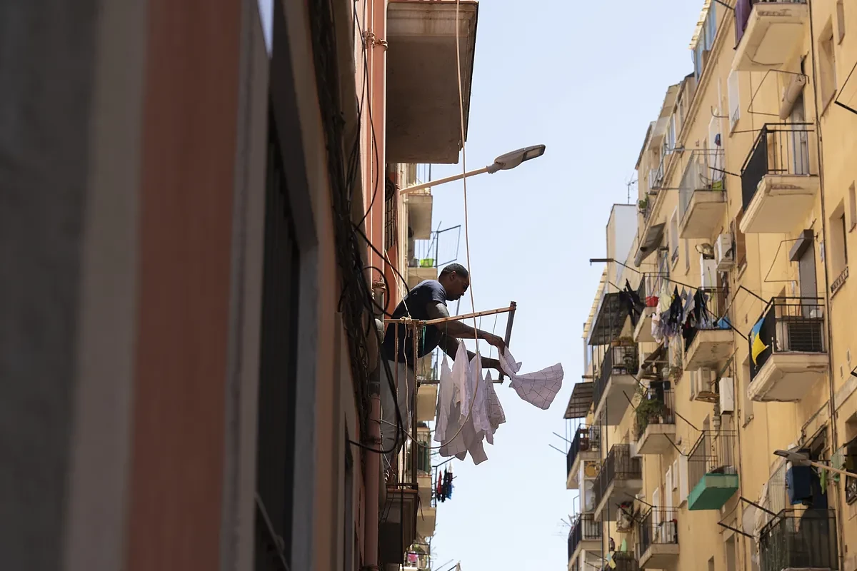 Carabanchel, Sant Martí, Virgen del Remedio... La crisis de la vivienda concentra la inmigración en los barrios de alquiler más barato