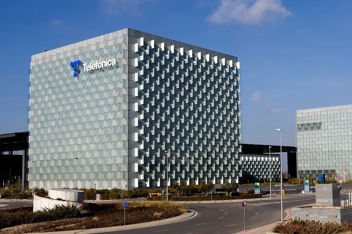 Telefónica convoca a los sindicatos el 17 de noviembre para avanzarles el impacto laboral del nuevo plan