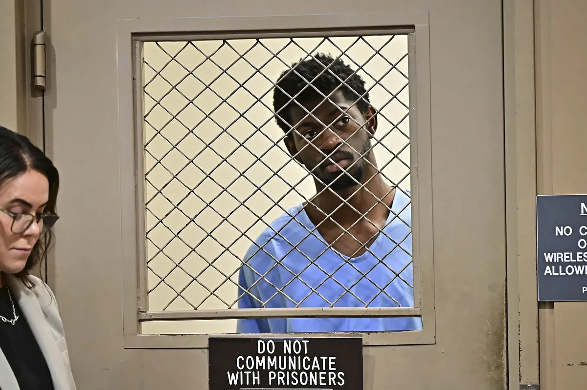 El rapero Lil Nas X, acusado de cuatro delitos tras agredir a varios policías mientras caminaba en ropa interior por Los Ángeles