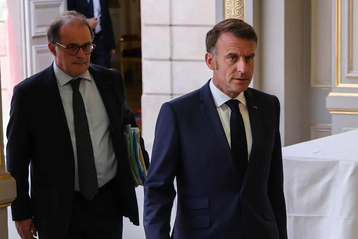 Macron rompe una lanza por las energías renovables frente al hostigamiento de la derecha