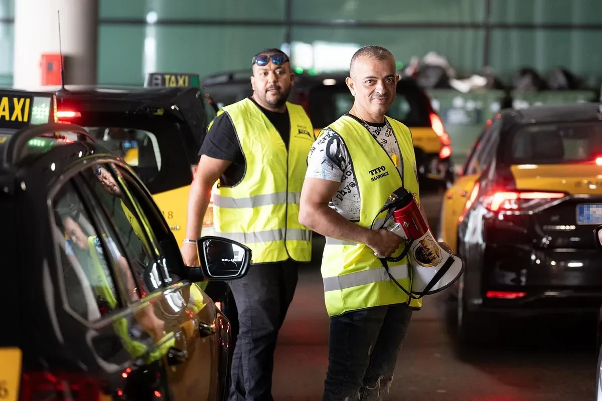 Tito Álvarez (Elite Taxi) pide en el Parlament que el nivel B2 de catalán sea obligatorio para los taxistas y conductores de VTC en Cataluña