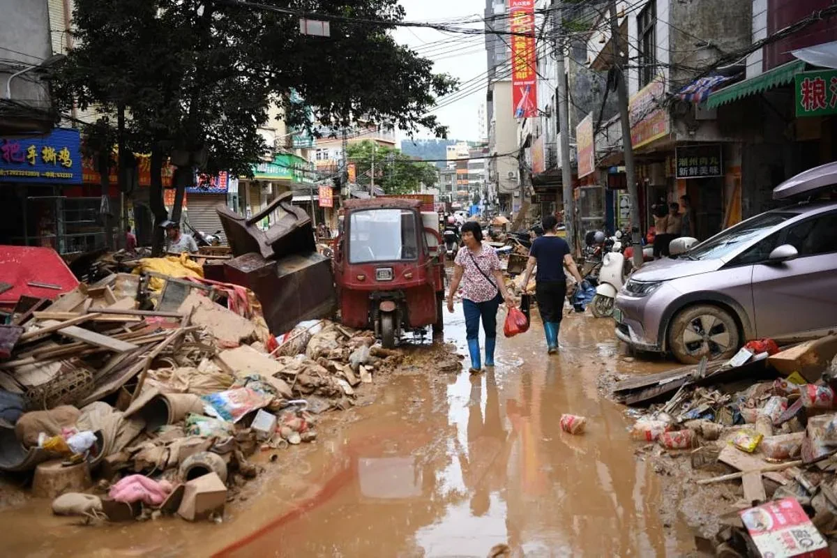 Más de 300.000 personas afectadas y decenas de miles evacuadas por las inundaciones que azotan el sur de China