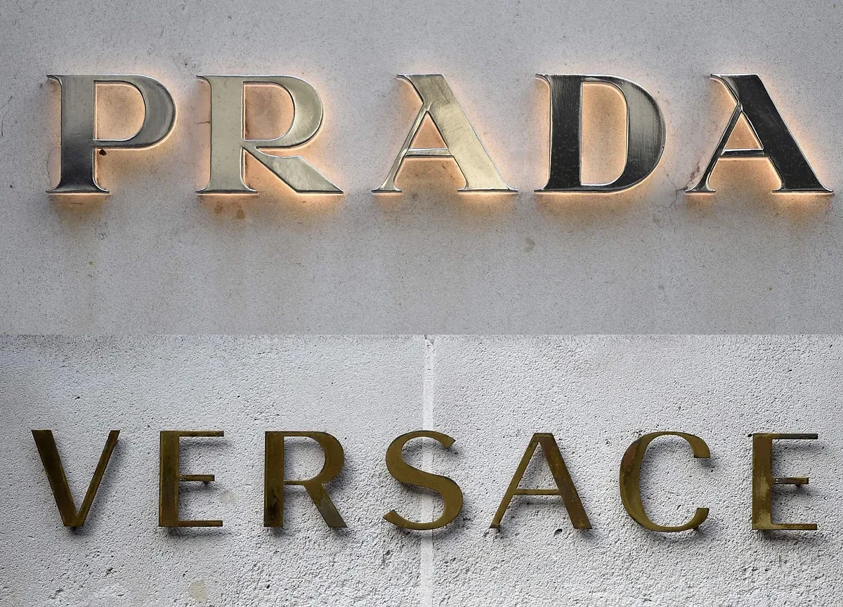 El grupo italiano Prada anuncia la compra de su rival Versace por 1.250 millones de euros