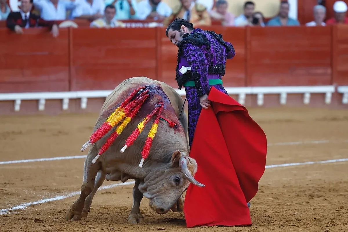 Guerra total entre Morante y Roca Rey por un inoportuno quite: 