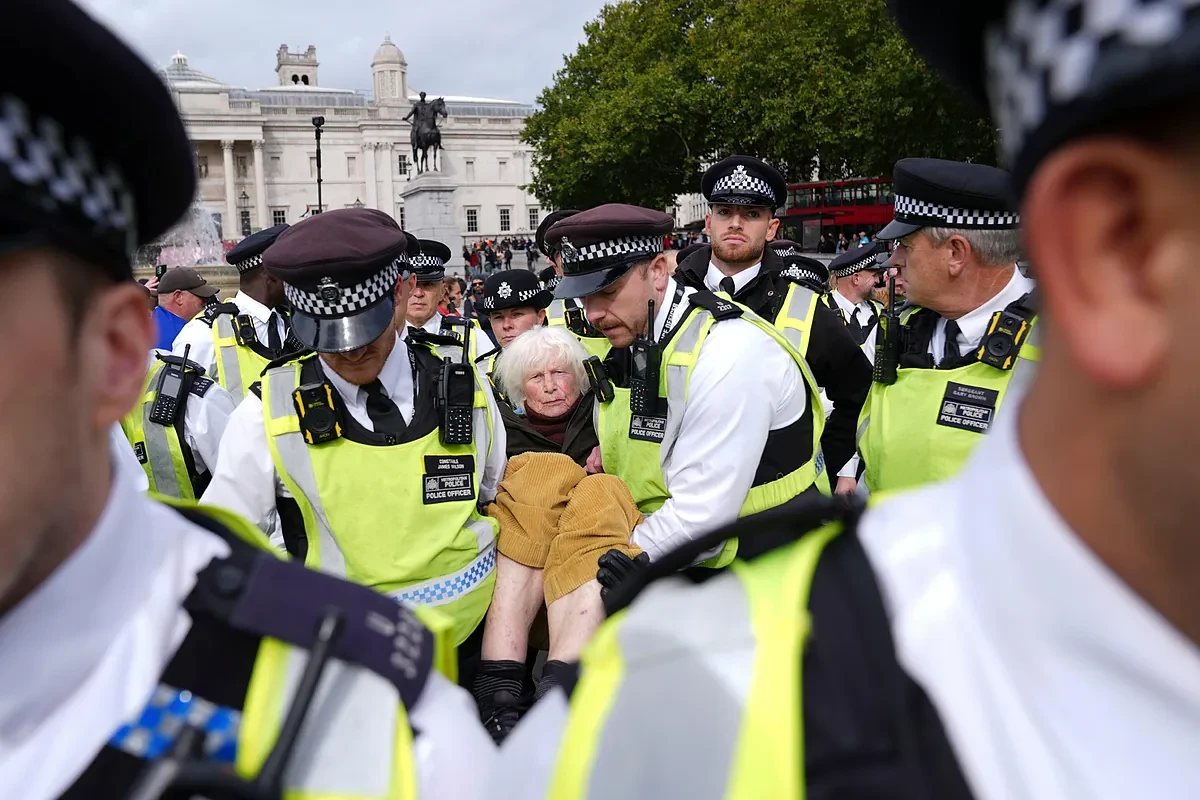 Reino Unido restringe las manifestaciones tras casi 500 arrestos en la protesta propalestina de Trafalgar