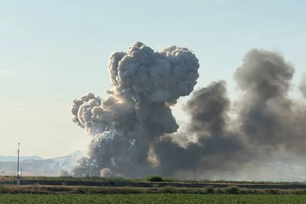 Explosión y gran incendio con siete desaparecidos en un almacén de fuegos artificiales de California