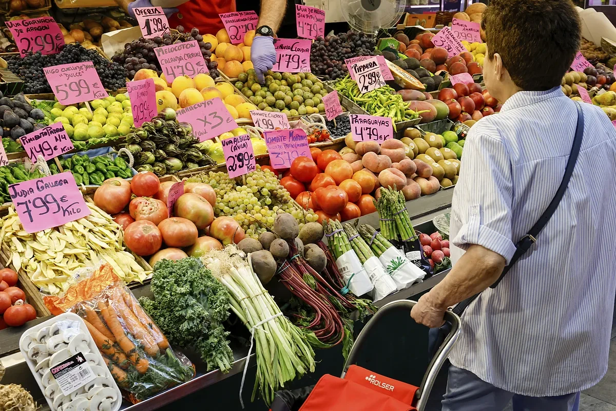 Los hogares compran hoy un 1,8% menos de productos no duraderos que antes de la pandemia, pero pagan por ellos un 21% más