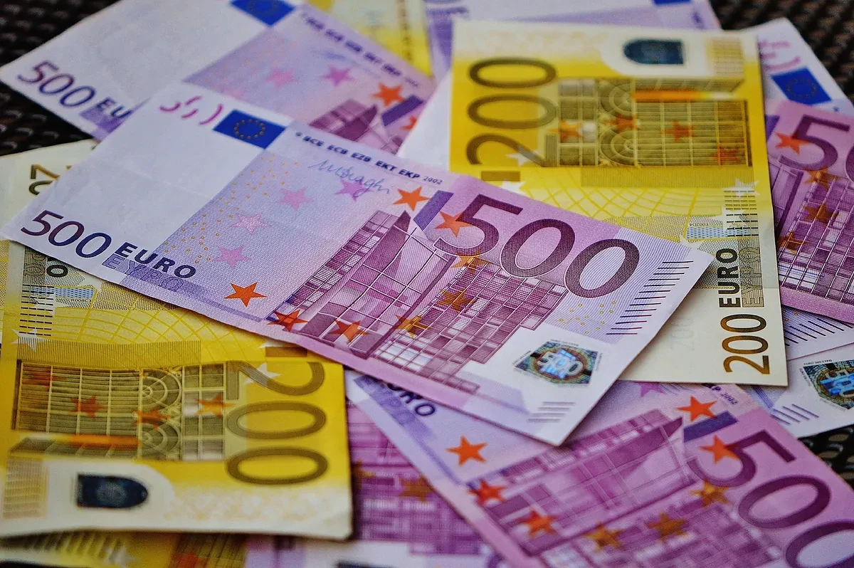 ¿Cuánto dinero debo cobrar al mes para ser clase alta en España?