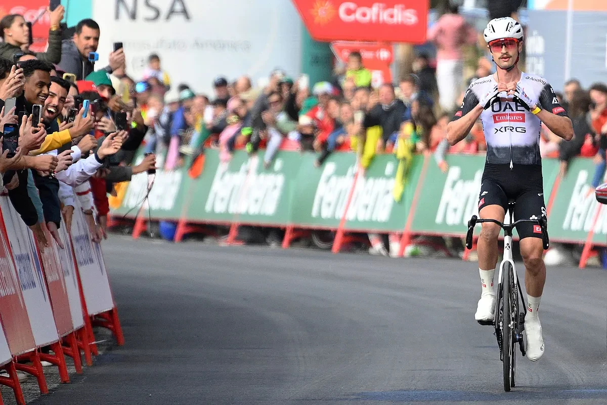 Ayuso entierra sus posibilidades en la Vuelta y Vine se lleva la primera etapa de alta montaña