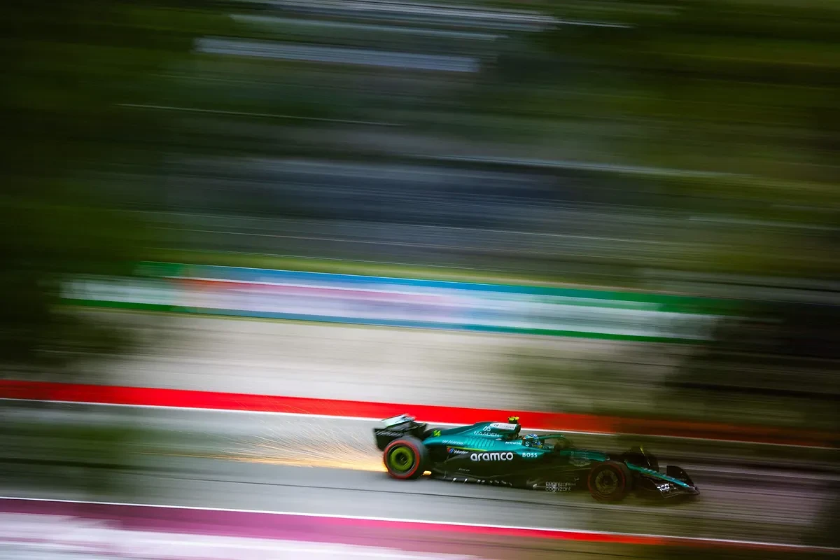 Una alegría para Fernando Alonso en Montmeló: sin pitos al himno y soberbia vuelta final