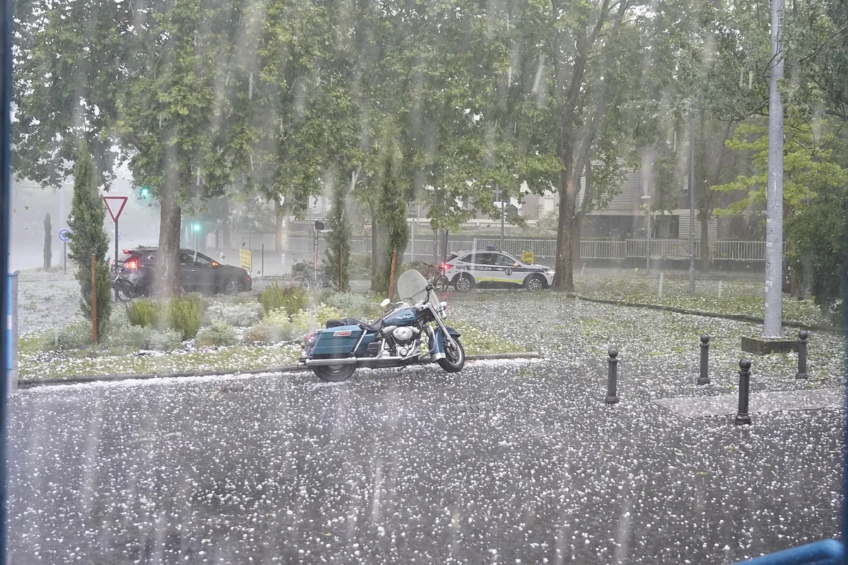 El tiempo cambia este lunes: una vaguada atlántica trae fuertes tormentas con granizo y pone en alerta a seis comunidades