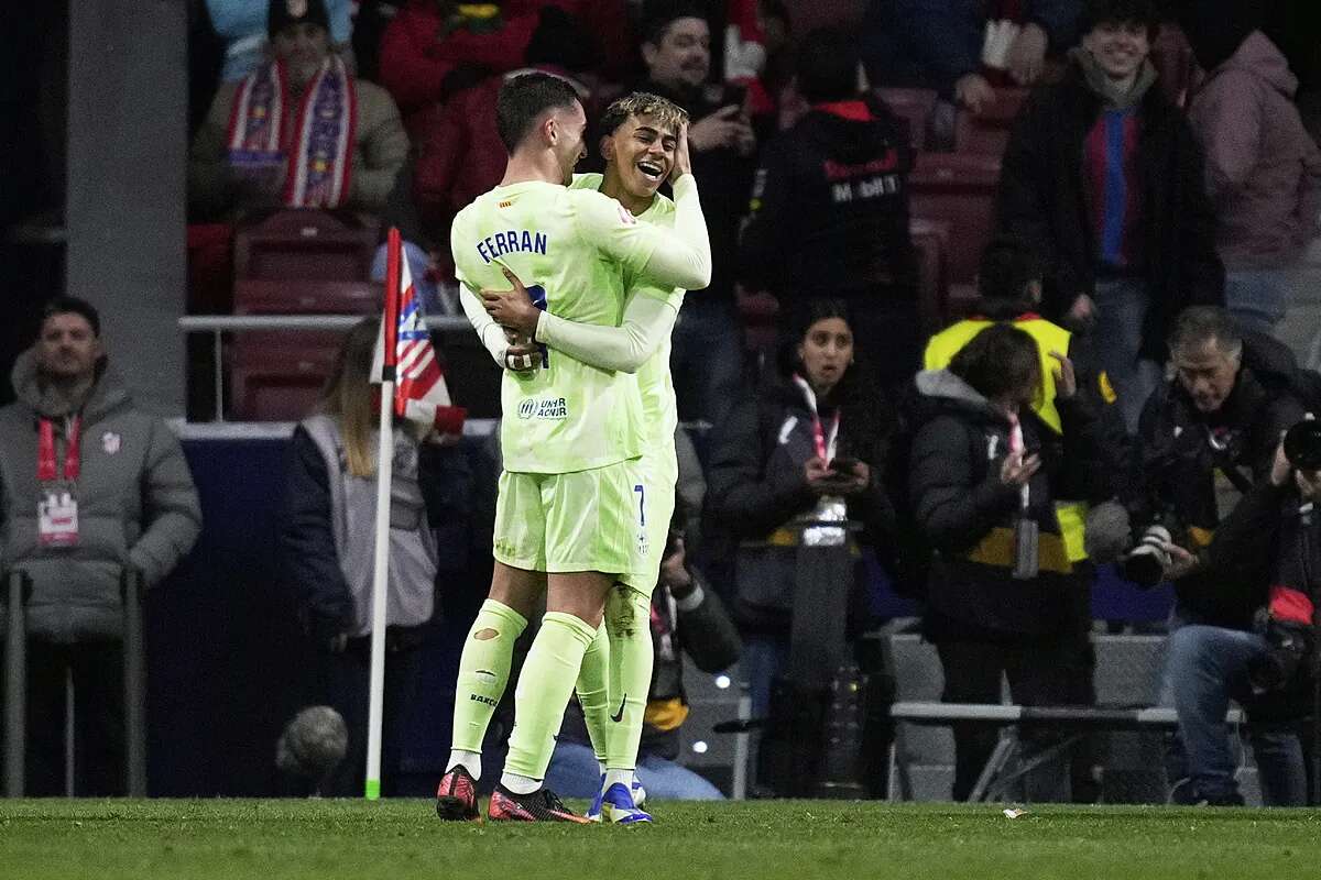 El Barça agarra la liga en el Metropolitano