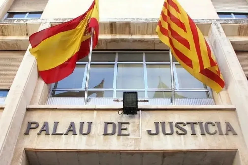 Condenado a más de diez años de cárcel un padre que maltrató a su bebé hasta causarle una parálisis cerebral con 
