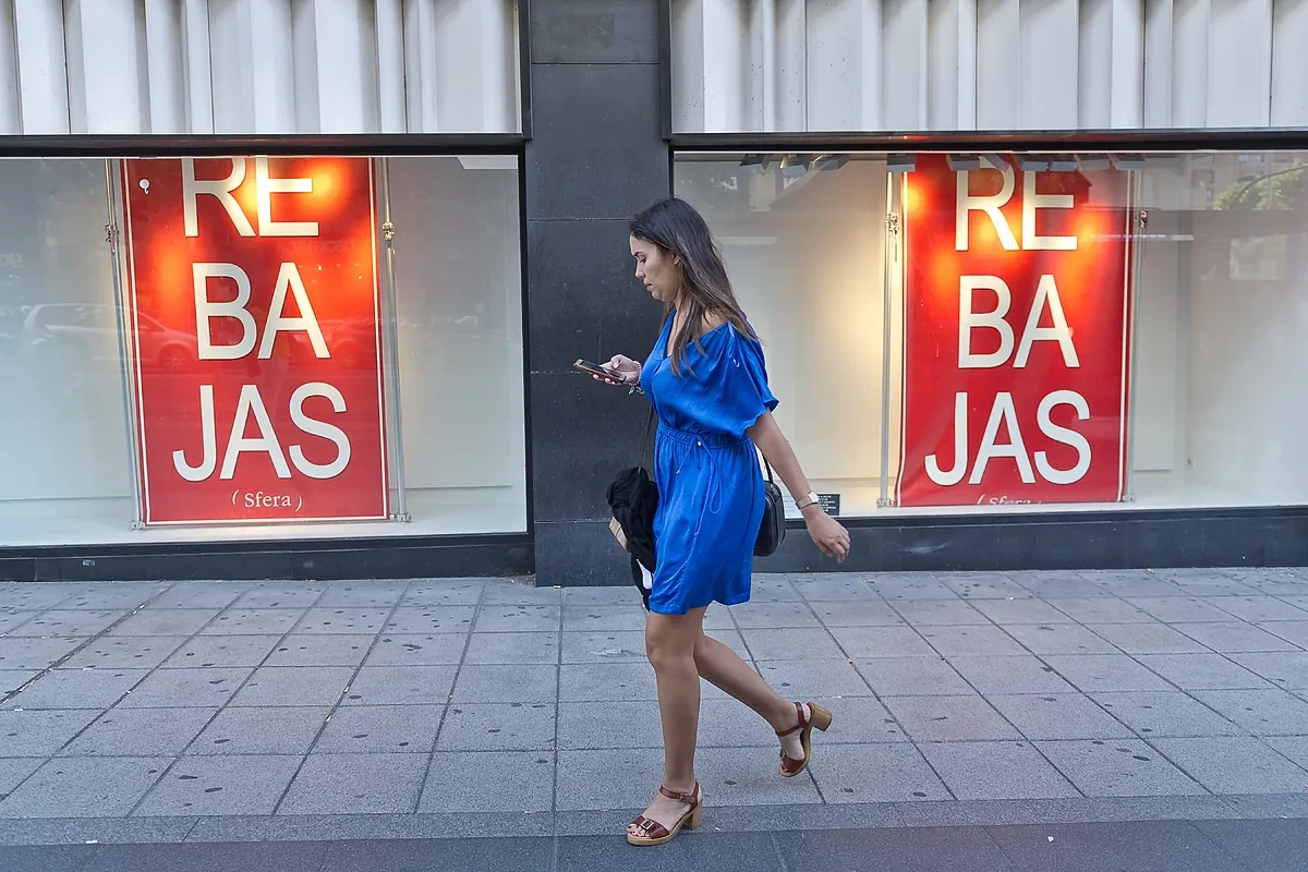 Las rebajas de verano disparan las compras impulsivas y las devoluciones, mientras cae el gasto medio