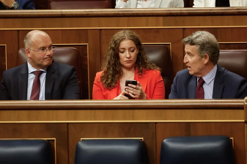 Génova se pone del lado de Mazón y advierte a Camps de que su campaña para presidir el PP valenciano es un 