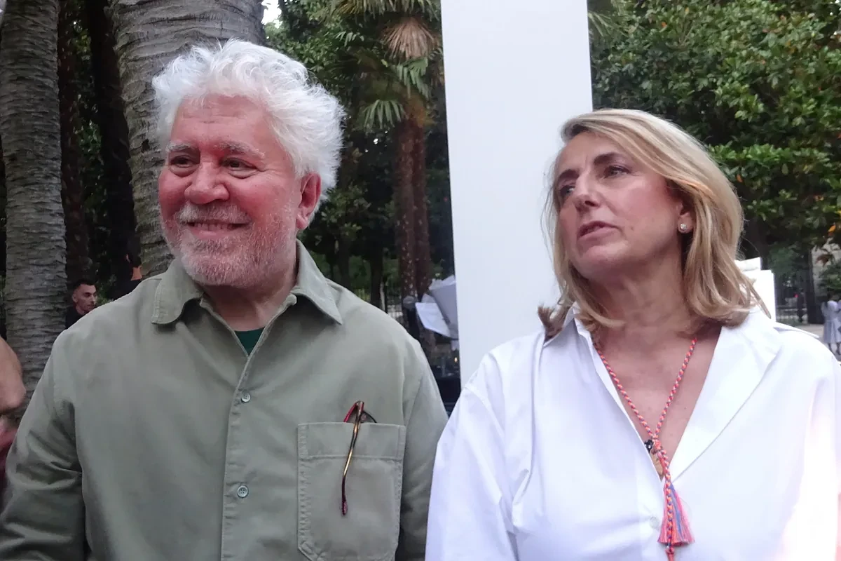 ¿Qué hacen juntos Pedro Almodóvar, Sheila Loewe y Meg Ryan en Madrid?