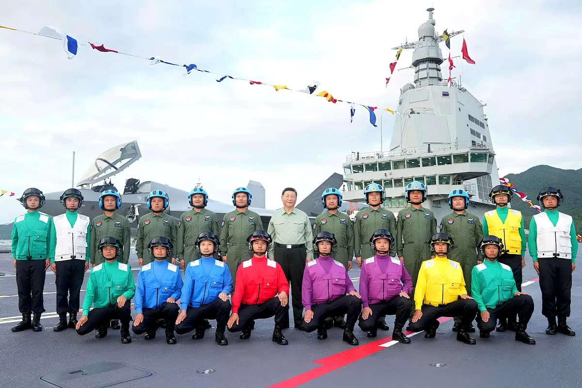 China pone en servicio al 'Dragón Marino', el nuevo portaaviones para desafiar la supremacía naval de Estados Unidos