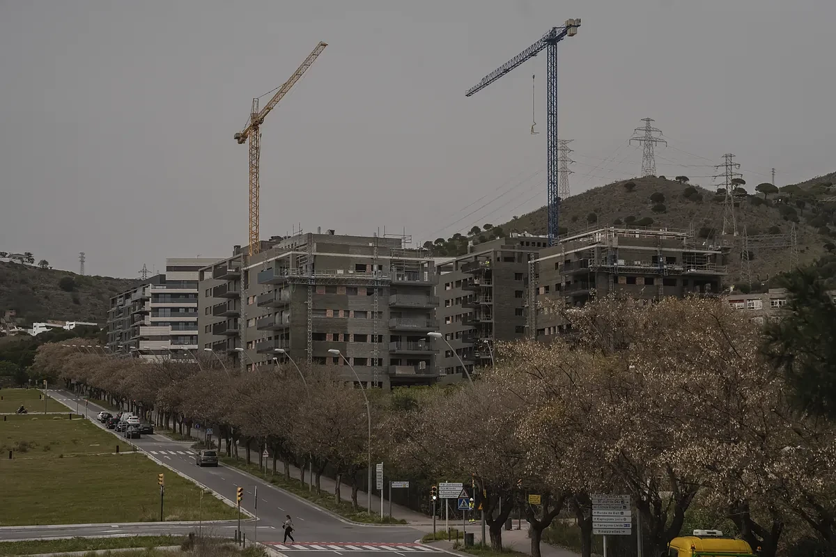 La compraventa de viviendas crece un 2,3% y experimenta su mejor abril desde 2008 a pesar de la disminución de la renta y que el metro cuadrado está en máximos