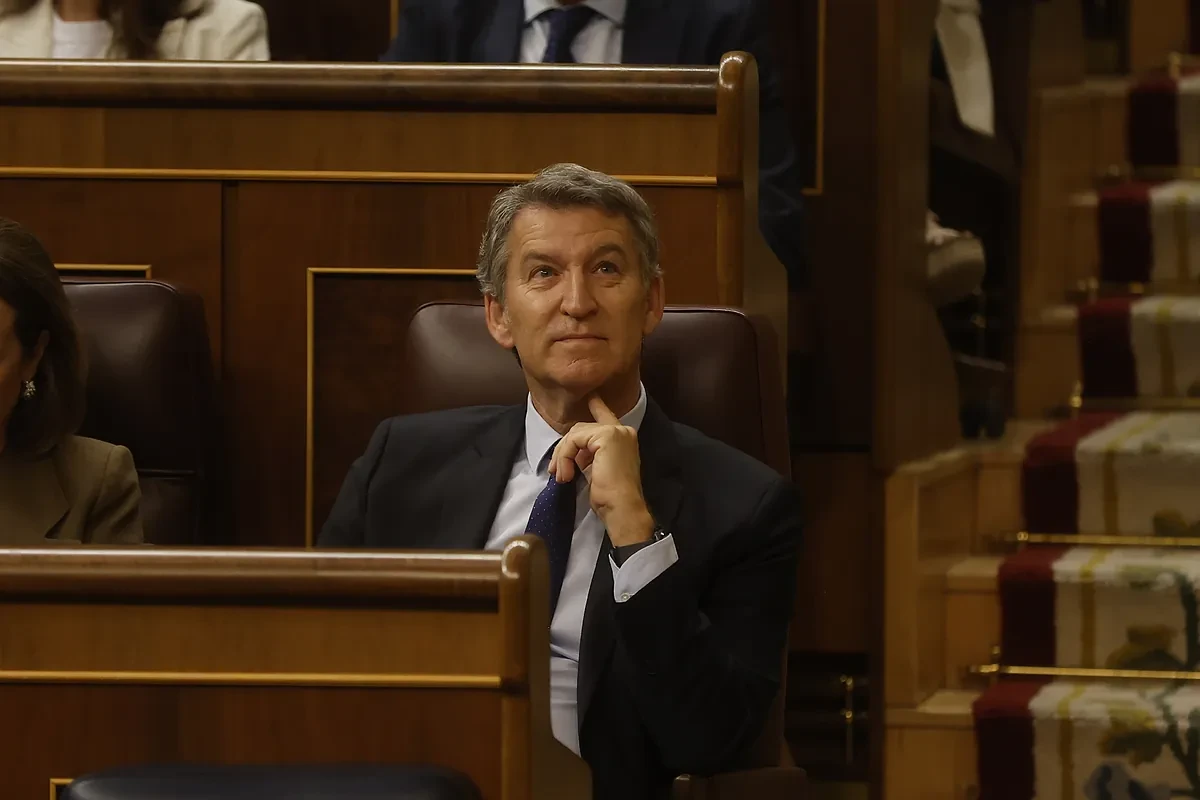 Feijóo roza los 150 diputados en el Congreso con un Vox también al alza, Sánchez resiste en su peor mes y Junts baja a cinco escaños