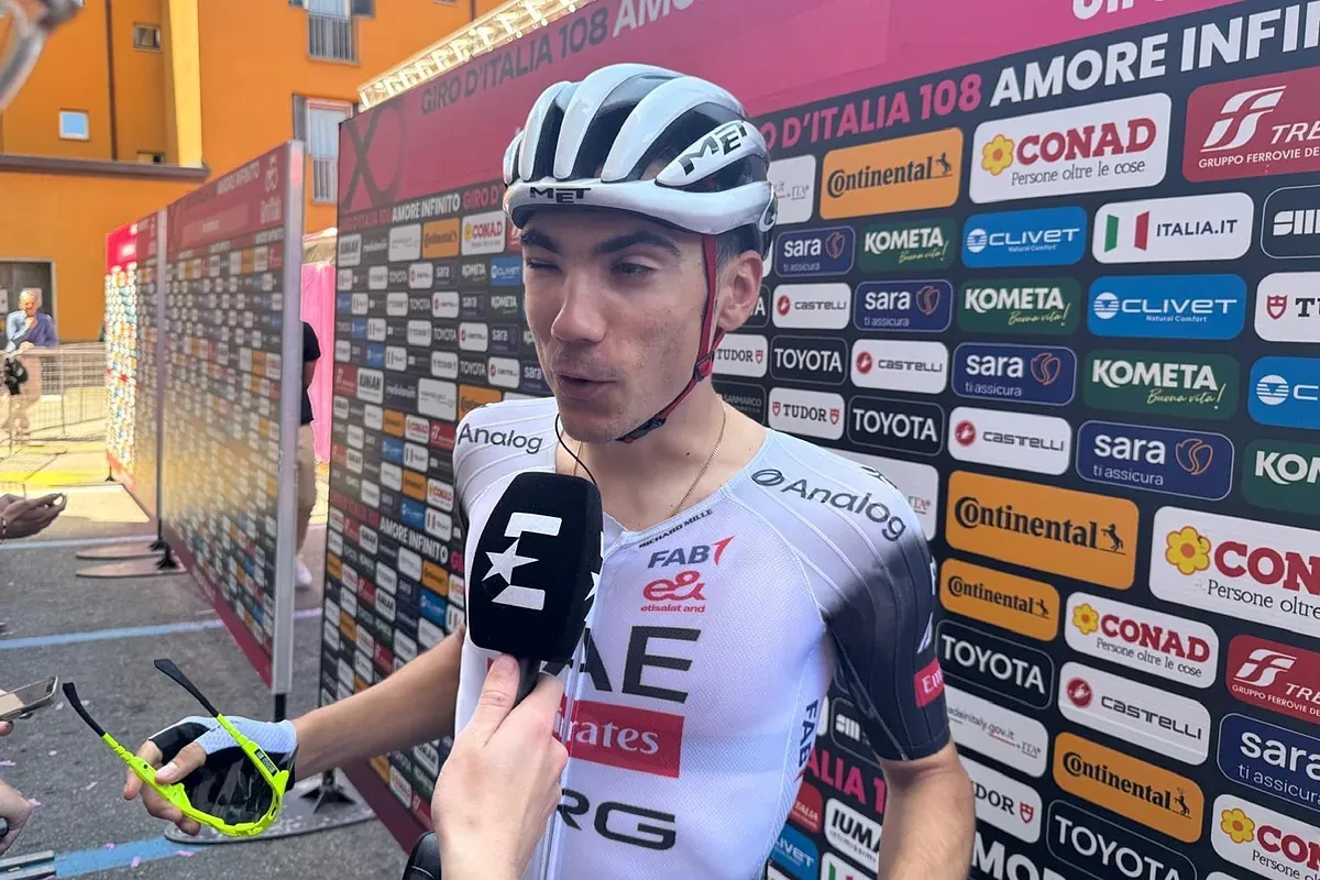 La última desgracia de Ayuso, una picadura de avispa, le hace abandonar el Giro maldito: 